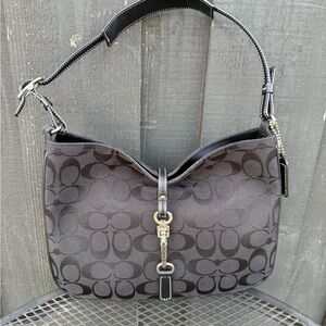 Authentic Coach Hamptons Signature Clip Hobo